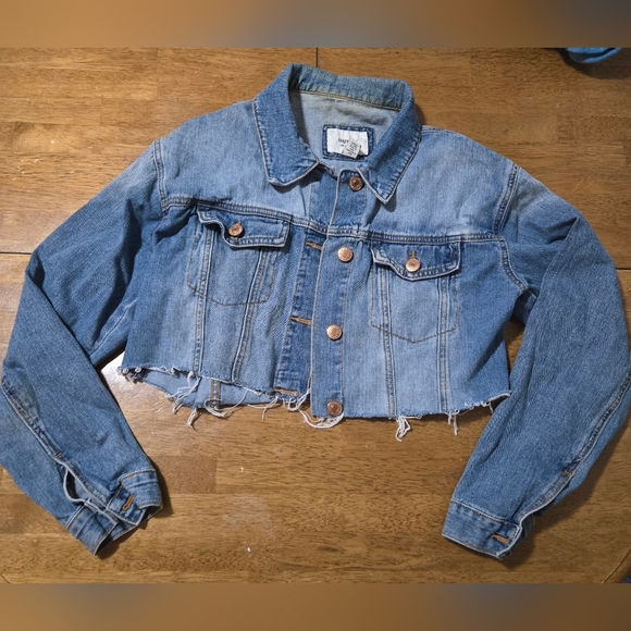 Forever 21 Jackets & Blazers - Forever 21 Jacket Womens Medium Blue Denim Crop Distressed Raw Frayed Hem